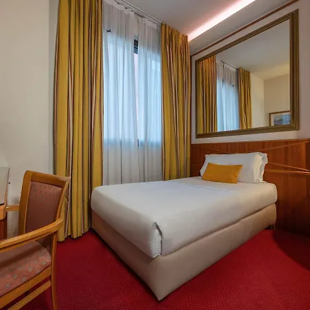 Hotel Ih Milano St. John 4*